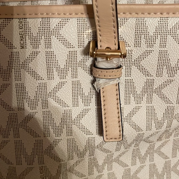 Michael Kors Signature Jet Set Purse - very good used condition. - Picture 5 of 13